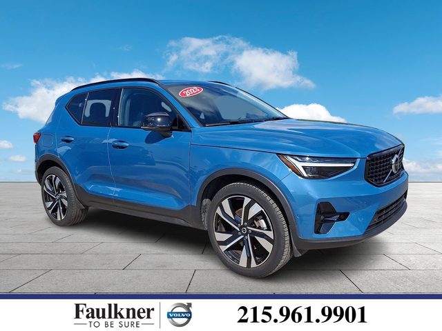 2023 Volvo XC40 Ultimate Dark Theme AWD photo