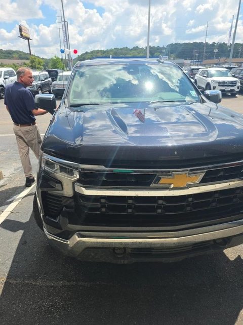 2022 Chevrolet Silverado 1500 LT 4WD photo