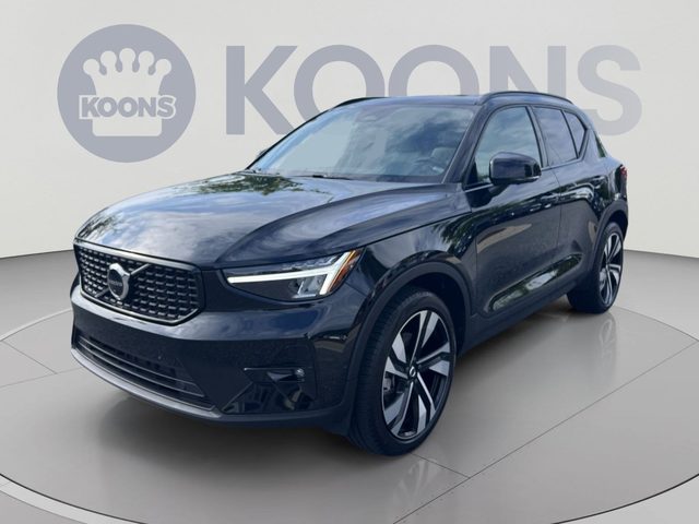 2023 Volvo XC40 Plus Dark Theme AWD photo