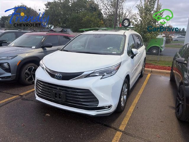 2023 Toyota Sienna Platinum AWD photo