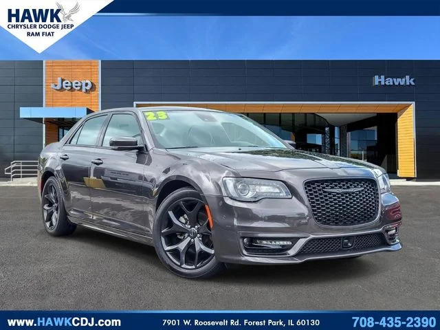 2023 Chrysler 300 Touring L RWD photo