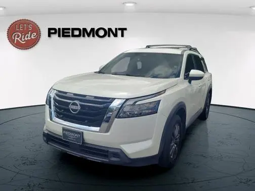 2023 Nissan Pathfinder SV FWD photo