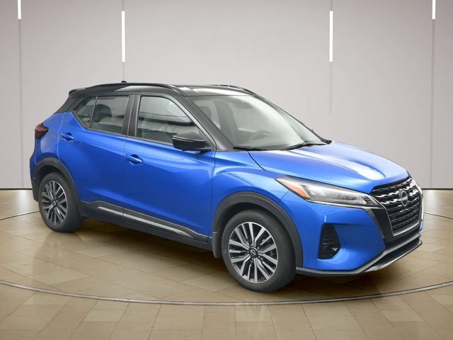 2023 Nissan Kicks SR FWD photo