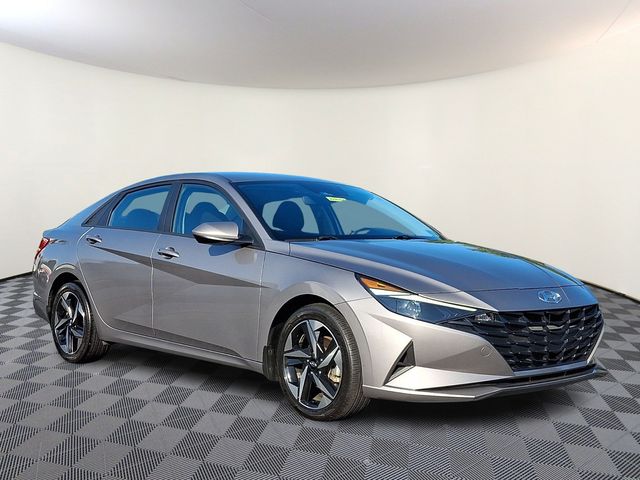 2023 Hyundai Elantra SEL FWD photo