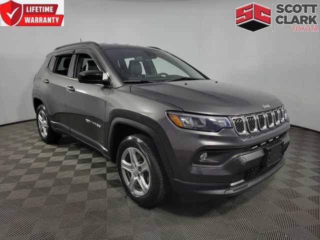 2023 Jeep Compass Latitude 4WD photo