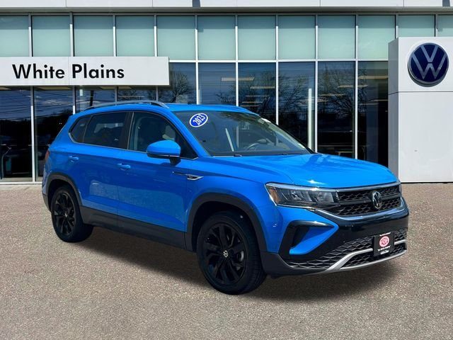 2023 Volkswagen Taos SE AWD photo