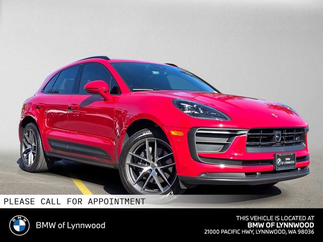 2023 Porsche Macan  AWD photo