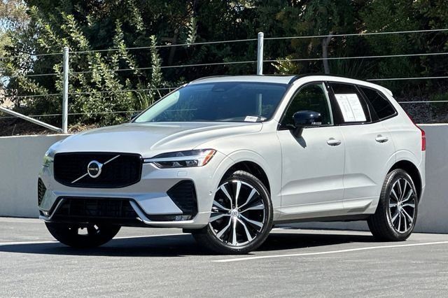 2023 Volvo XC60 Plus Dark Theme AWD photo