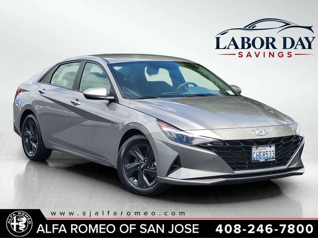 2023 Hyundai Elantra SEL FWD photo