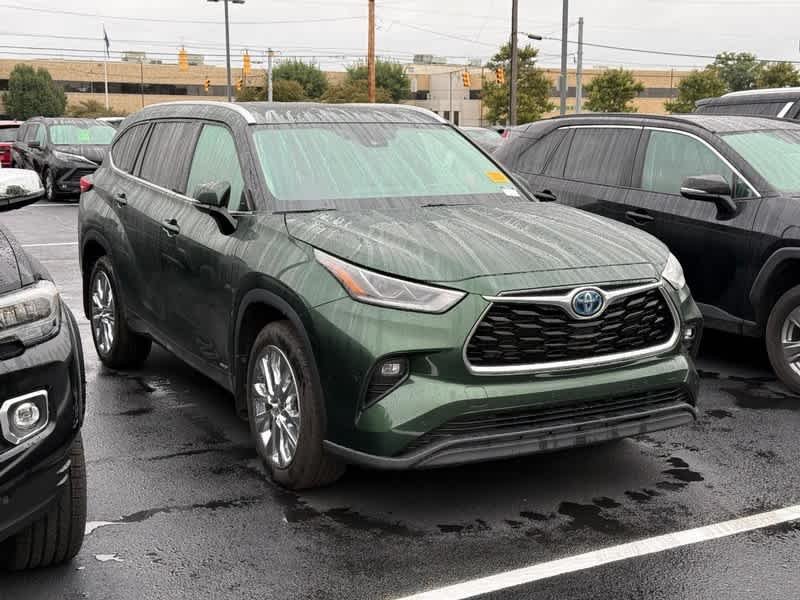2023 Toyota Highlander Hybrid Limited AWD photo