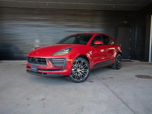 2023 Porsche Macan AWD photo