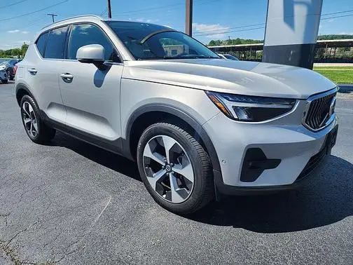 2023 Volvo XC40 Plus Bright Theme AWD photo