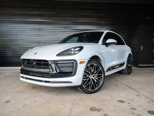 2023 Porsche Macan AWD photo
