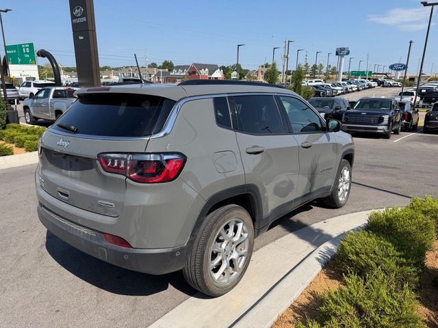 2023 Jeep Compass Latitude Lux 4WD photo