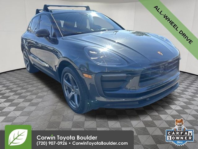 2023 Porsche Macan  AWD photo