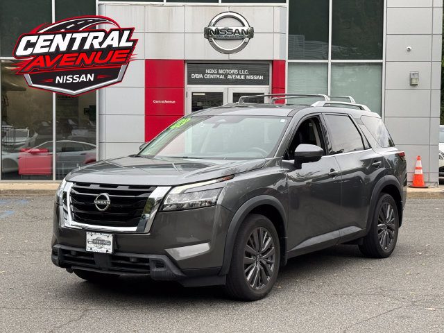 2023 Nissan Pathfinder SL 4WD photo
