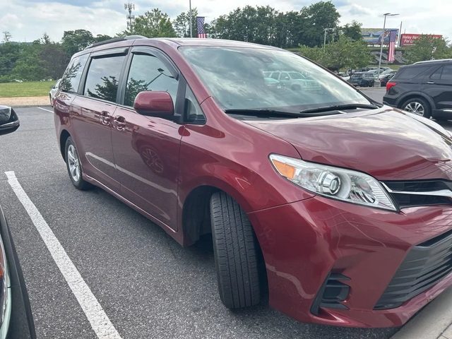 2020 Toyota Sienna LE FWD photo