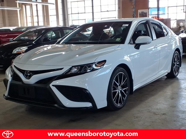 2023 Toyota Camry SE AWD photo