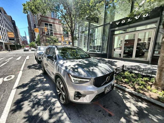 2023 Volvo XC40 Plus Dark Theme AWD photo