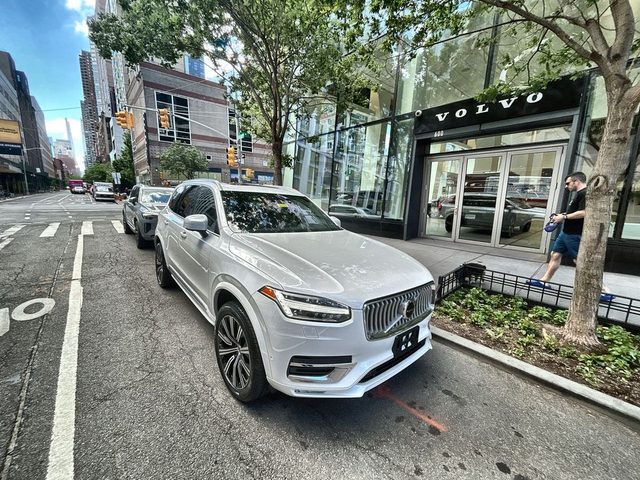 2023 Volvo XC90 Plus AWD photo