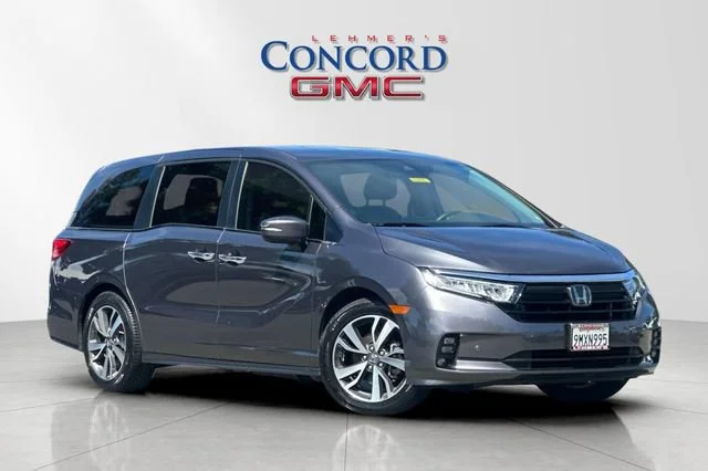 2023 Honda Odyssey Touring FWD photo