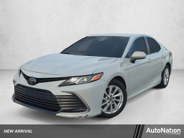 2023 Toyota Camry LE FWD photo