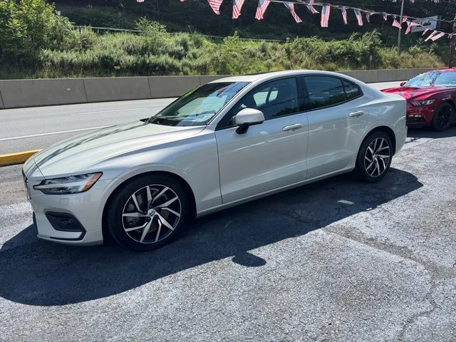 2019 Volvo S60 Momentum AWD photo