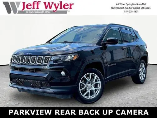 2023 Jeep Compass Latitude Lux 4WD photo
