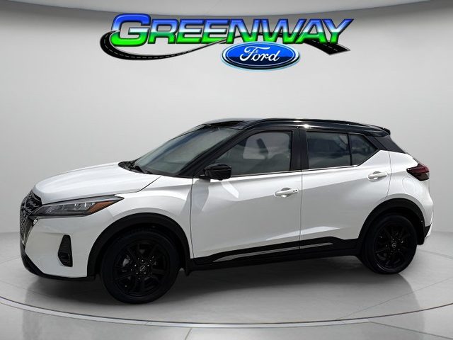 2023 Nissan Kicks SR FWD photo
