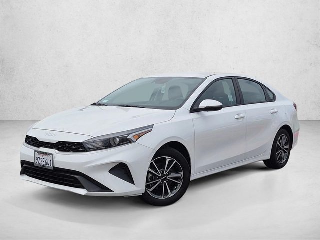 2023 Kia Forte LXS FWD photo