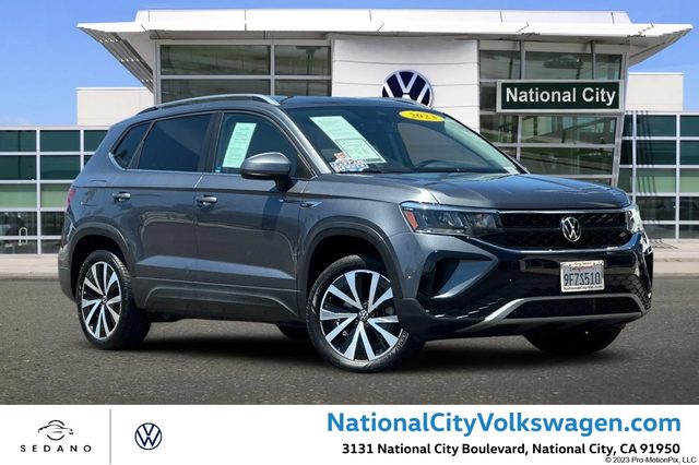 2023 Volkswagen Taos SE FWD photo