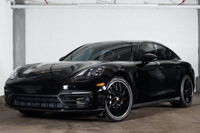2023 Porsche Panamera RWD photo