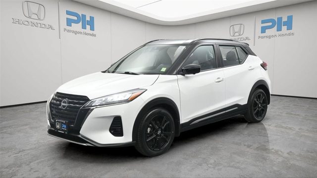 2023 Nissan Kicks SR FWD photo