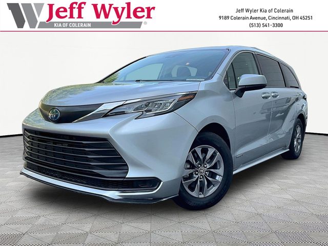 2021 Toyota Sienna LE FWD photo