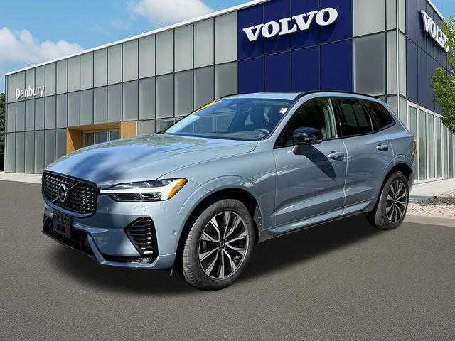 2023 Volvo XC60 Plus Dark Theme AWD photo