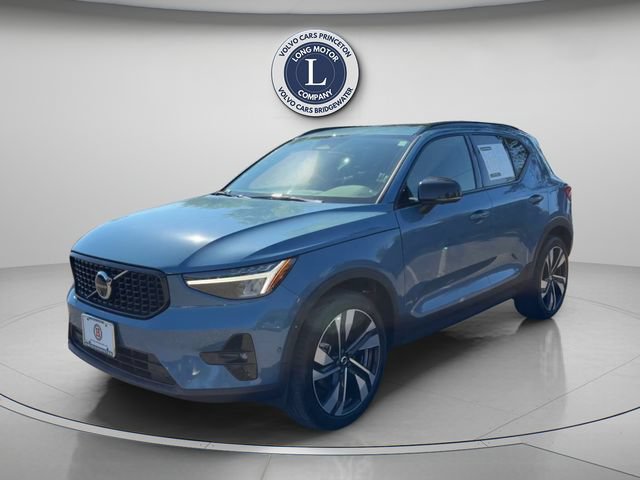 2023 Volvo XC40 Plus Dark Theme AWD photo
