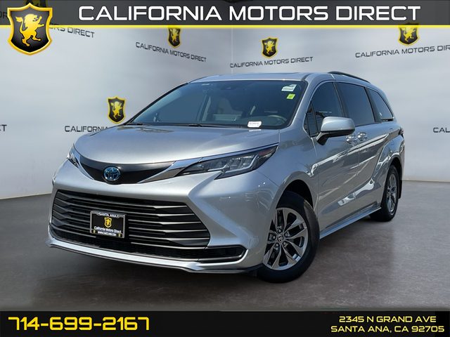 2023 Toyota Sienna LE FWD photo