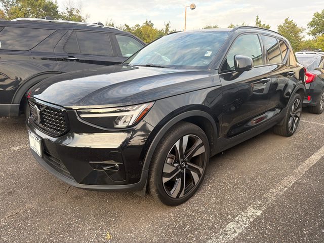 2023 Volvo XC40 Plus Dark Theme AWD photo