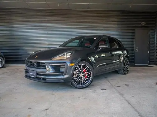 2023 Porsche Macan S AWD photo