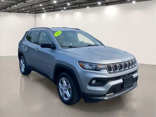 2023 Jeep Compass Latitude 4WD photo