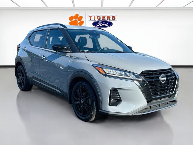 2023 Nissan Kicks SR FWD photo