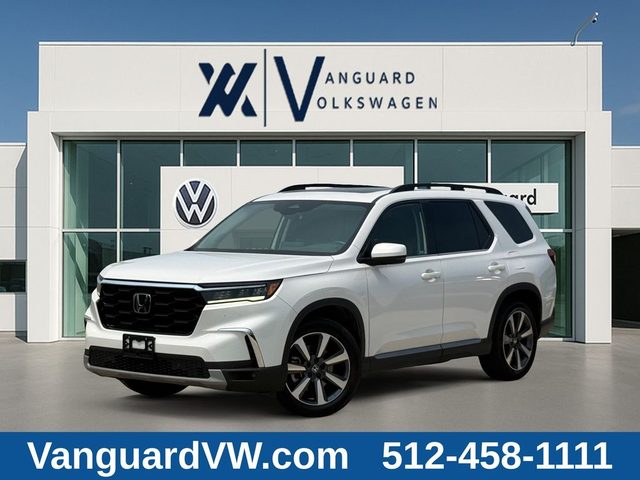 2023 Honda Pilot Touring FWD photo