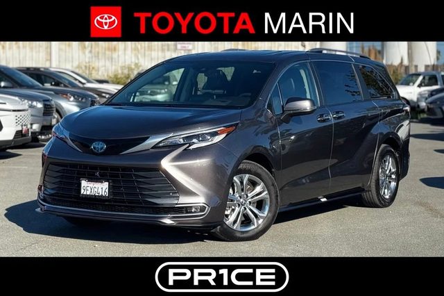 2023 Toyota Sienna Platinum AWD photo