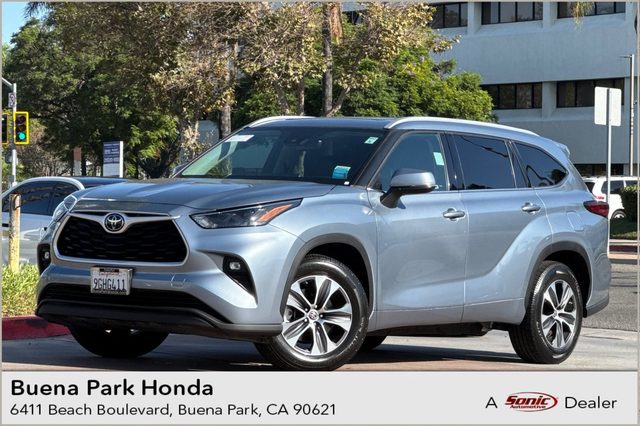 2022 Toyota Highlander XLE FWD photo