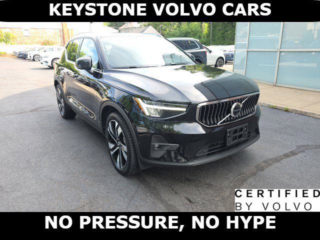 2023 Volvo XC40 Plus Bright Theme AWD photo
