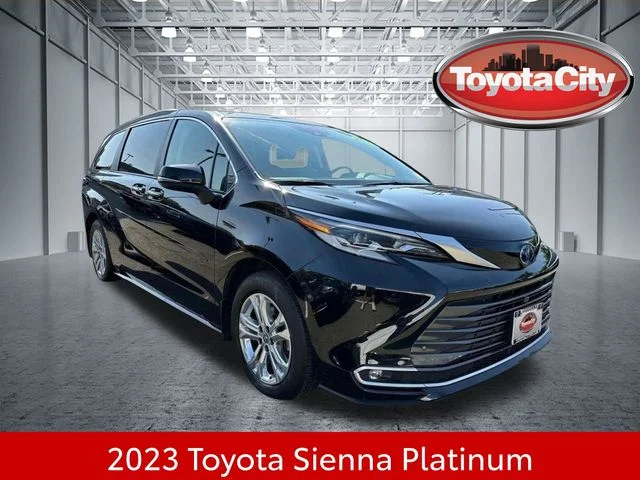 2023 Toyota Sienna Platinum AWD photo