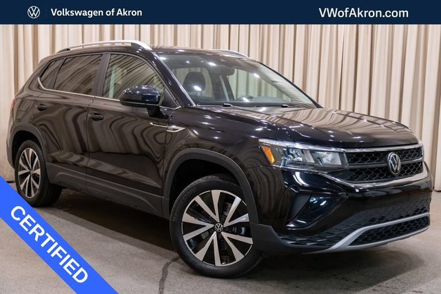 2023 Volkswagen Taos SE AWD photo