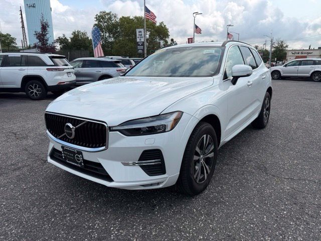 2023 Volvo XC60 Core AWD photo