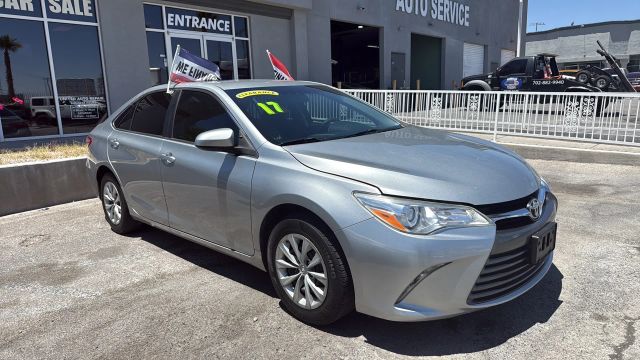 2017 Toyota Camry XLE FWD photo