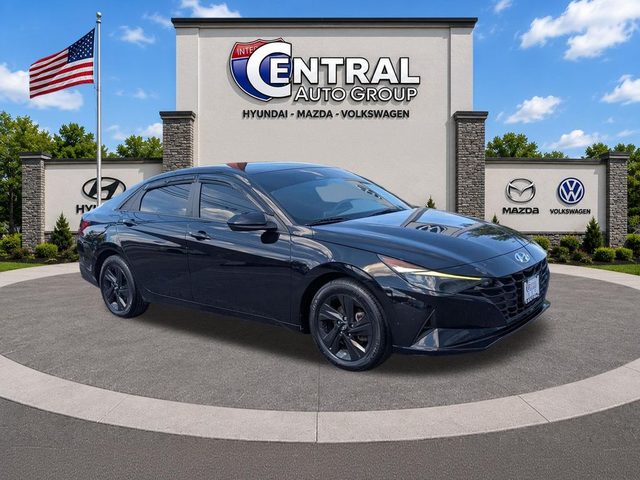 2023 Hyundai Elantra SEL FWD photo